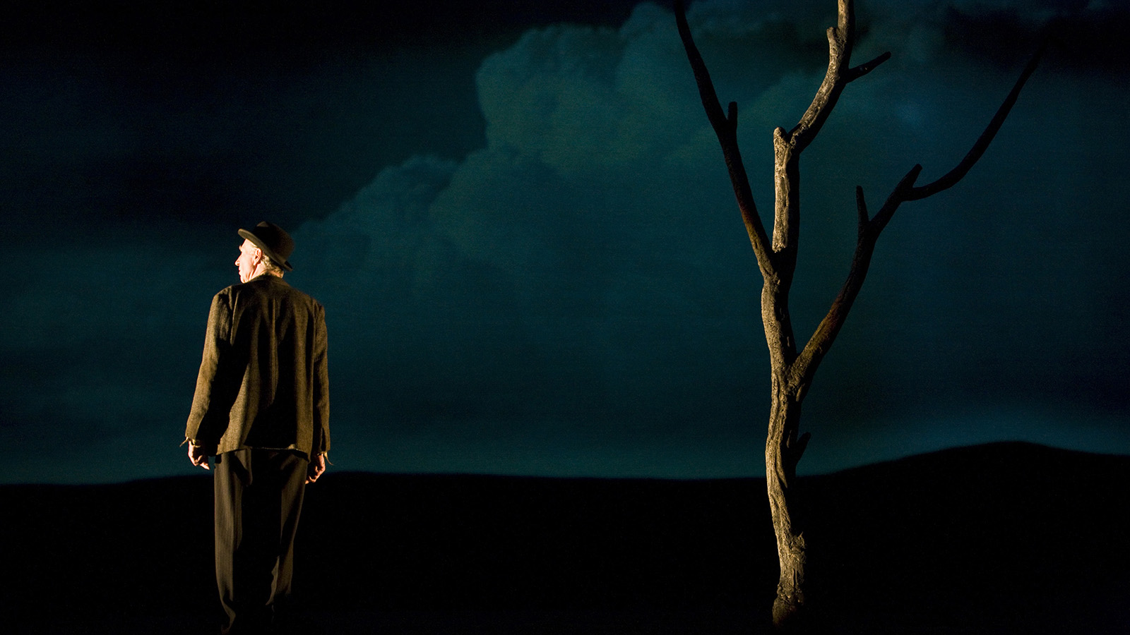 theatre of the absurd in waiting for godot